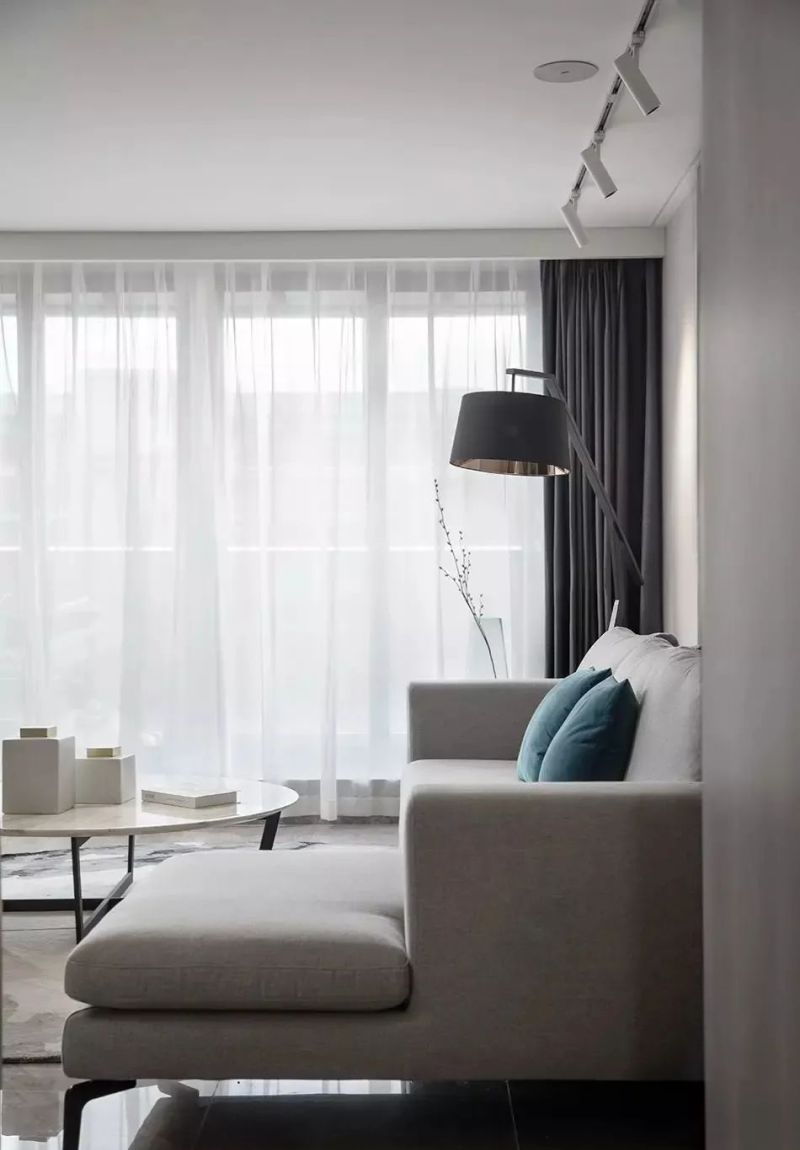 190㎡现代简约复式,白木灰撞色无主灯设计,打造静谧高级感 190㎡现代简约风复式:白木灰撞色 + 无主灯,装出安静优雅的高级感 - 家居知识