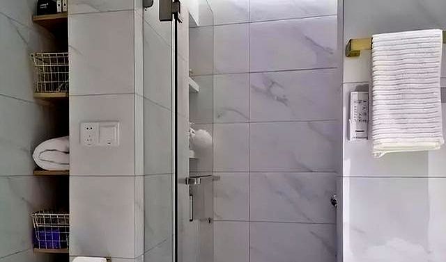 80㎡北欧风二居室：灰色基底 + 原木元素，双阳台巧改显宽敞 - 家居知识