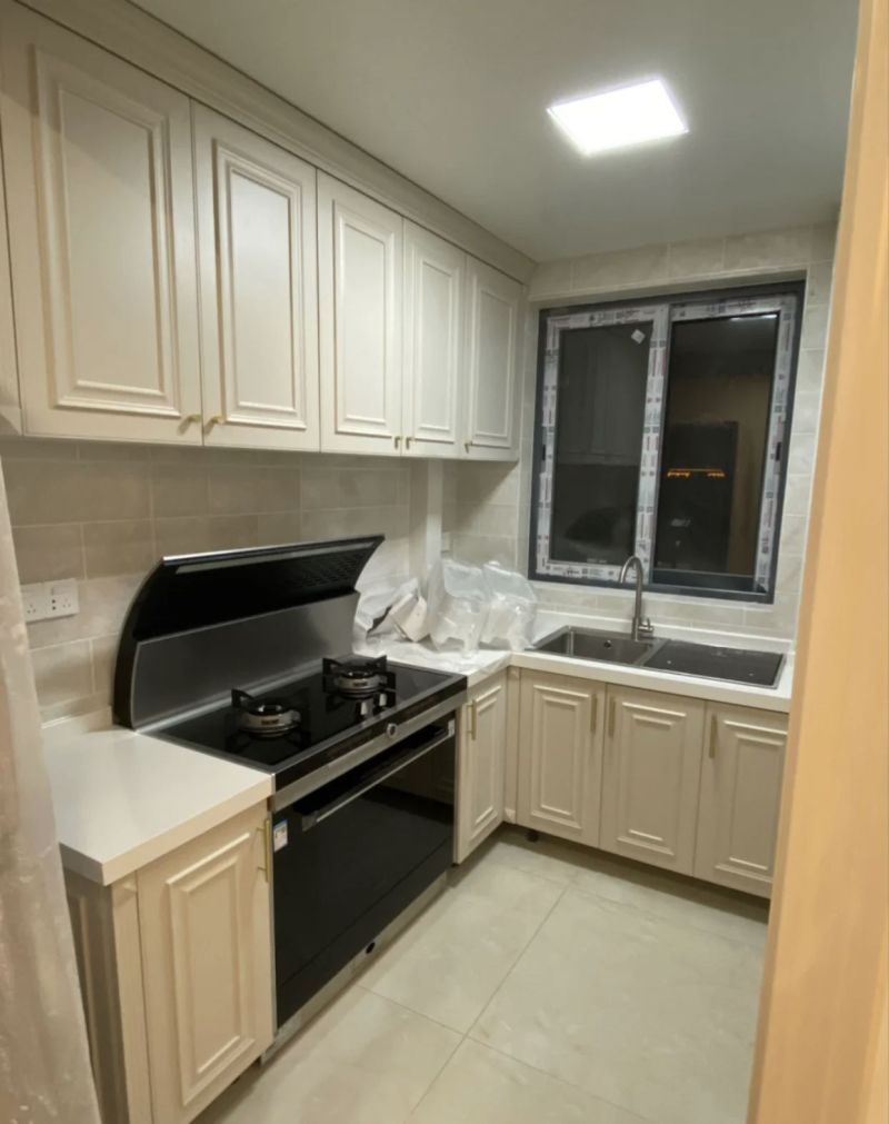 定制梦想衣帽间,轻松拥有豪宅般生活 定制一间宽大的衣帽间,实现梦寐以求的想法,过上豪宅般的生活 - 家居知识