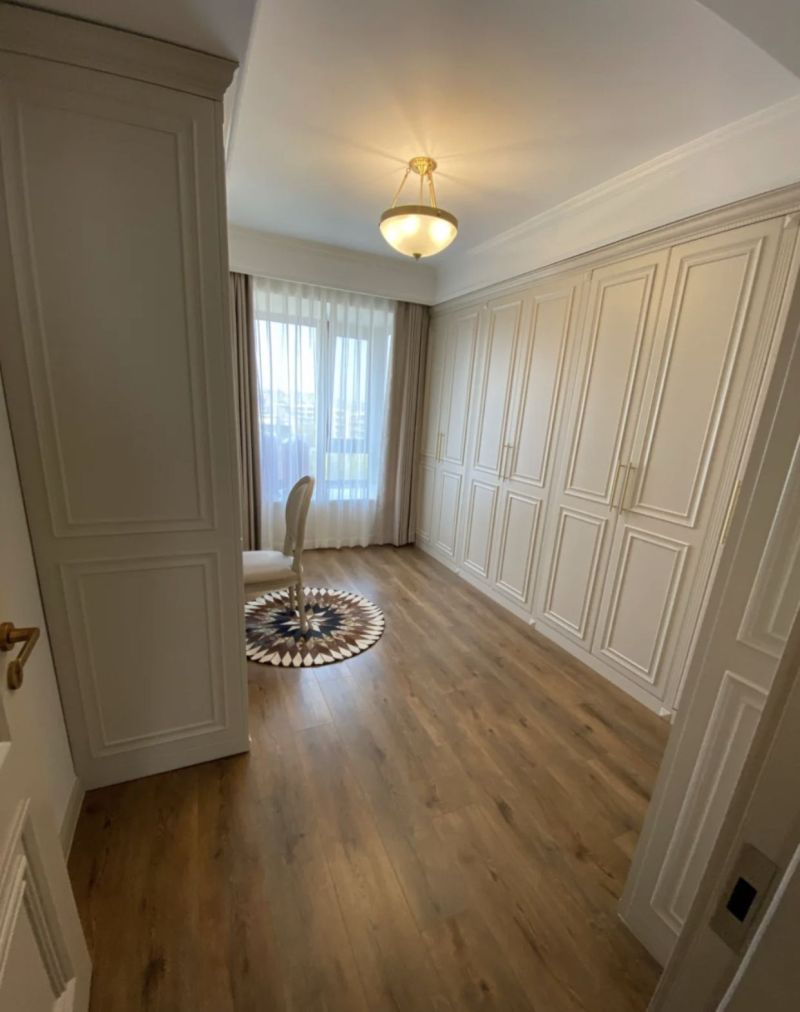 定制梦想衣帽间,轻松拥有豪宅般生活 定制一间宽大的衣帽间,实现梦寐以求的想法,过上豪宅般的生活 - 家居知识