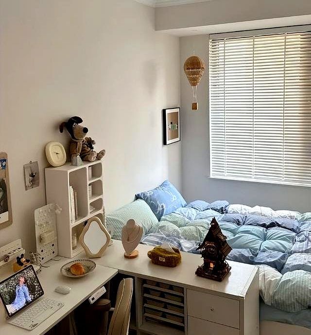 告别传统床头柜!中国家庭正流行这3种新设计,既实用又显档次 “床头柜”已逐渐退出中国家庭!现在流行这么做,美观高级还省钱 - 家居知识