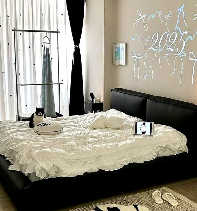 告别传统床头柜!中国家庭正流行这3种新设计,既实用又显档次 “床头柜”已逐渐退出中国家庭!现在流行这么做,美观高级还省钱 - 家居知识