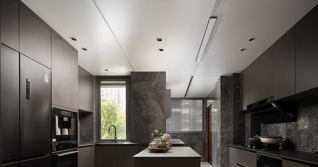 208㎡意式朋克风实景,用个性美学重新定义家的浪漫 208㎡意式朋克风实景,用个性重新定义家,朋克美学玩转极致浪漫 - 家居知识