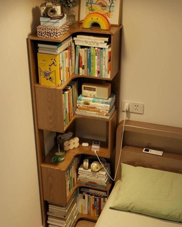 年轻人抛弃传统床头柜!这3种新设计高级又实用 传统床头柜已退出中国家庭!看看年轻人的新做法,高级美观实用 - 家居知识