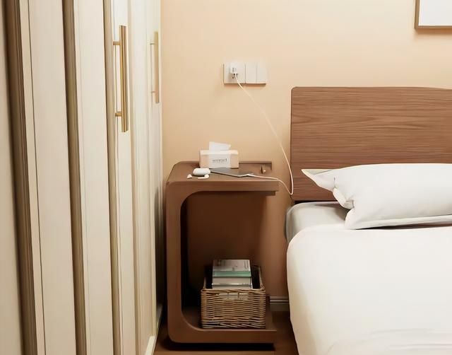 “床头柜”已逐渐退出中国家庭！看看年轻人的做法，高级又实用！ - 家居知识