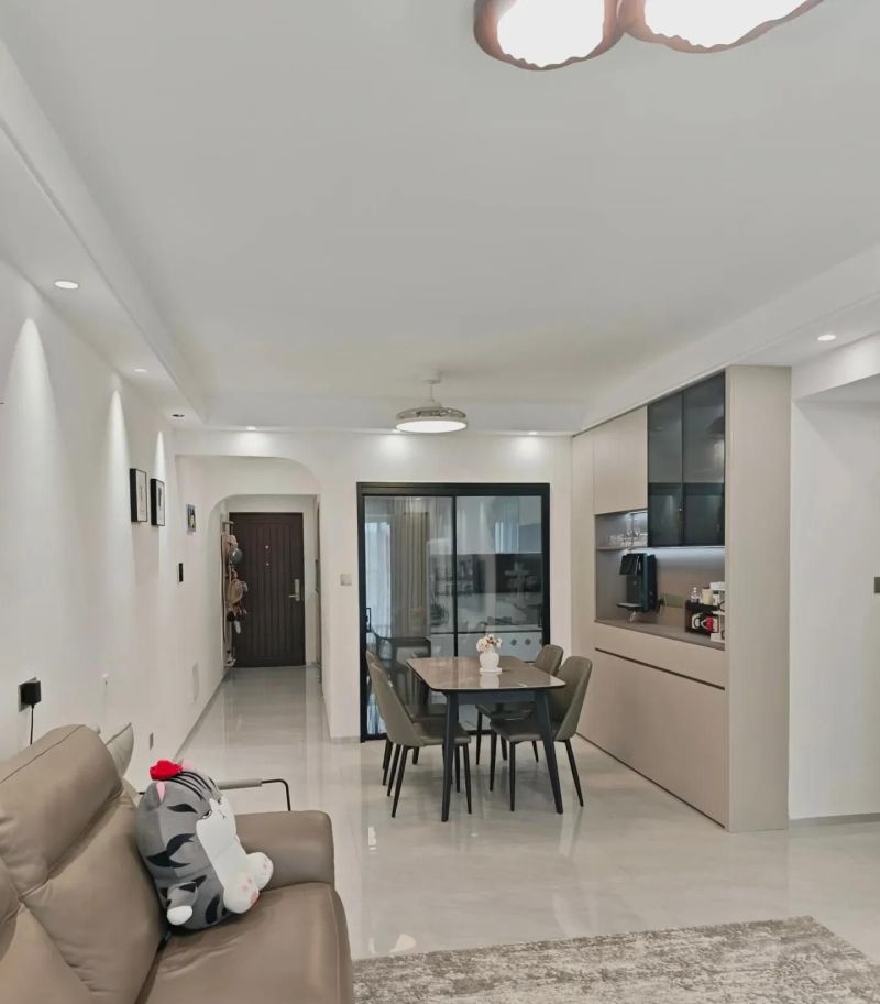 现代简约风家居装修案例：打造温馨又高级的居住空间 - 家居知识