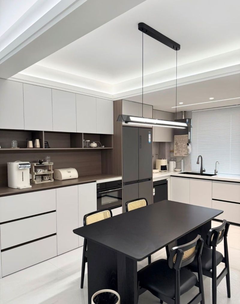 不顾家人反对，坚持装"极简风"，装好后反而显得高级又温馨，晒晒 - 家居知识