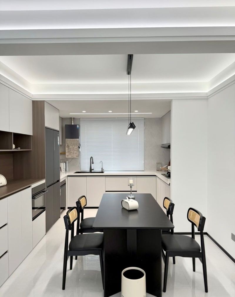 不顾家人反对，坚持装"极简风"，装好后反而显得高级又温馨，晒晒 - 家居知识