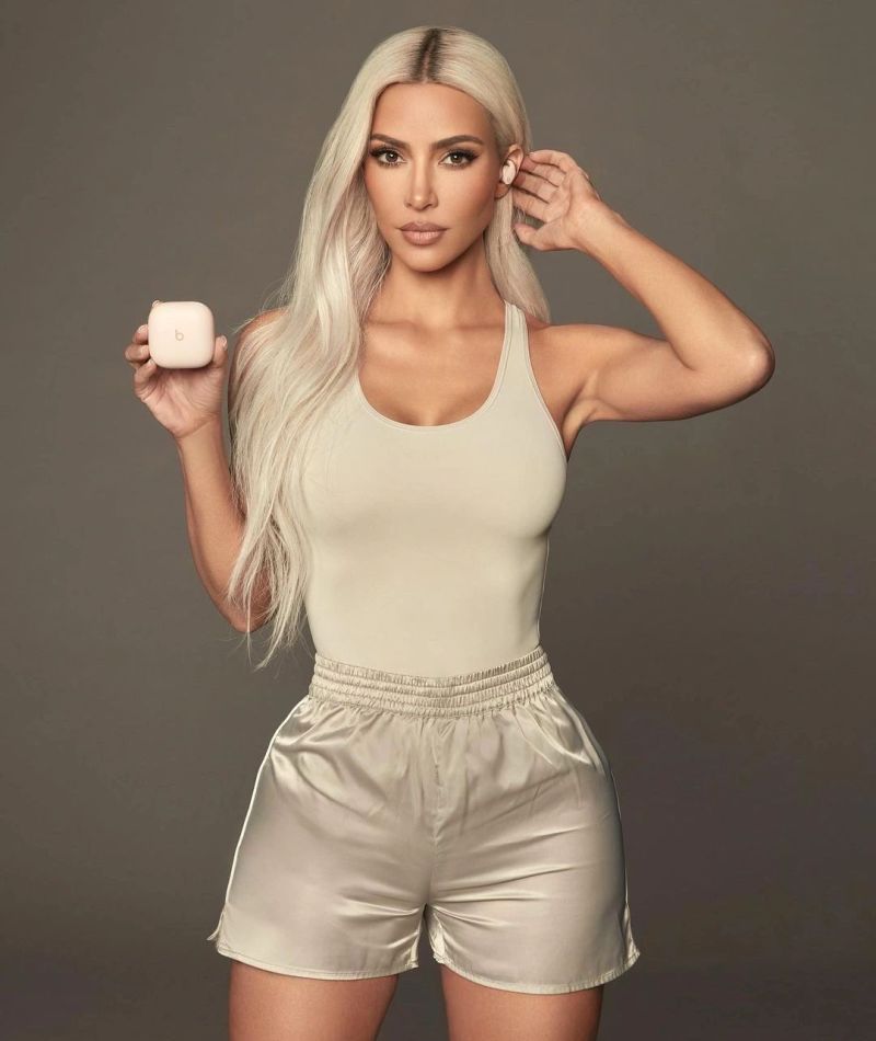 卡戴珊豪掷4亿打造侘寂风豪宅，揭秘顶级富豪追捧的极简美学