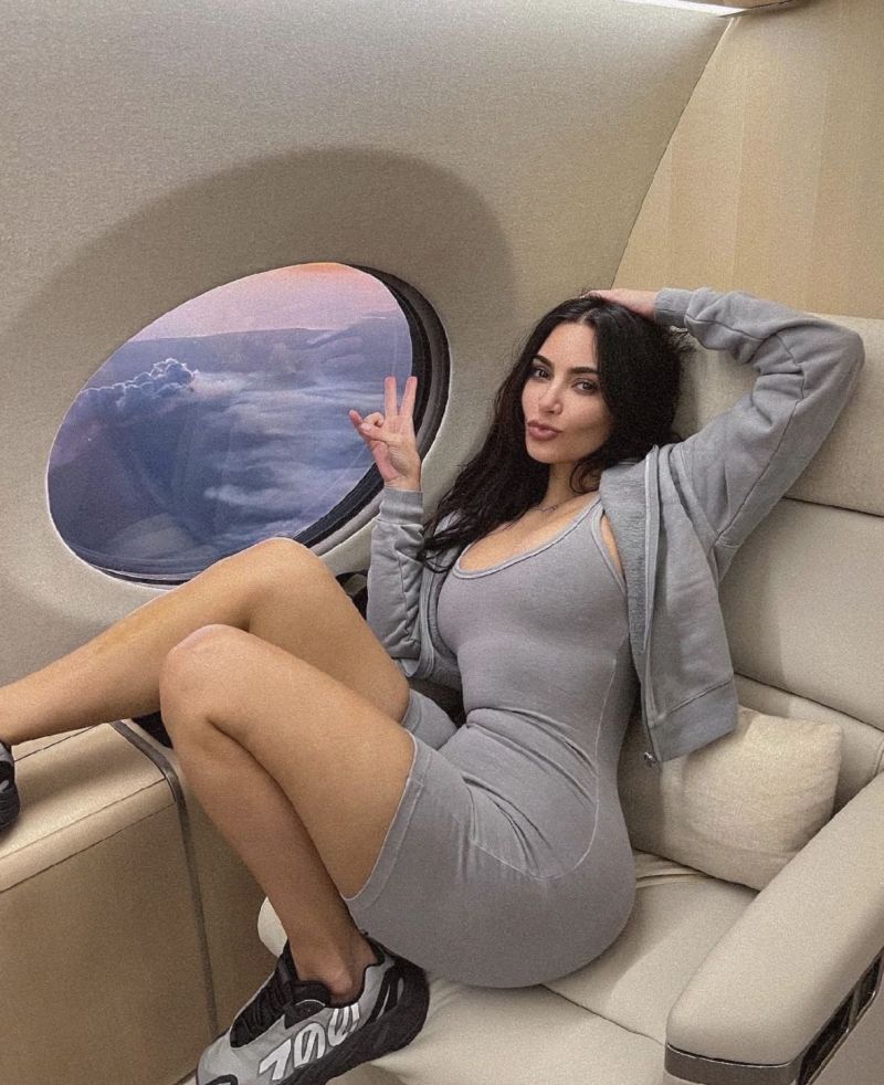 卡戴珊豪掷4亿打造侘寂风豪宅,揭秘顶级富豪追捧的极简美学 富豪卡戴珊爱的侘寂风究竟有什么魅力?装修花4亿只为打造高级感 - 家居知识