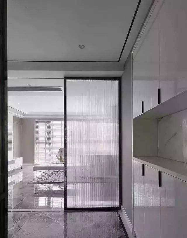 越来越多人入户玄关，装柜子隔断、镂空隔断，太漂亮实用了！ - 家居知识