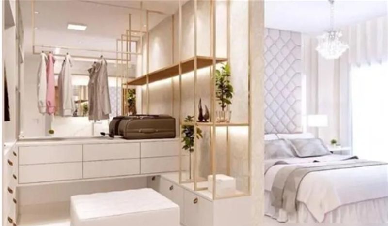 卧室衣柜别靠墙!隔出1米打造独立衣帽间,美观实用两不误 卧室衣柜别靠墙,隔出1米做成独立衣帽间,好看又实用 - 家居知识