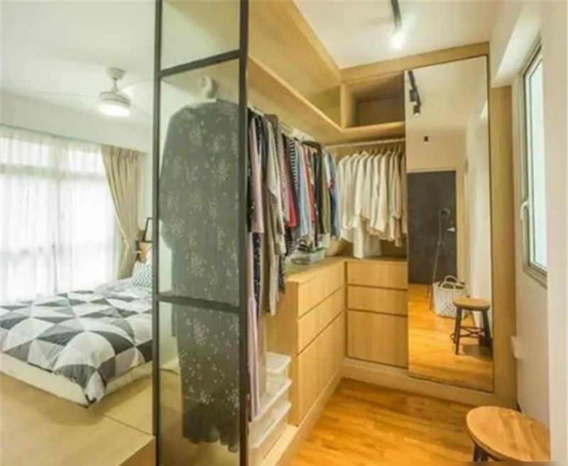 卧室衣柜别靠墙!隔出1米打造独立衣帽间,美观实用两不误 卧室衣柜别靠墙,隔出1米做成独立衣帽间,好看又实用 - 家居知识