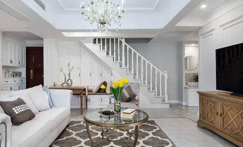 128㎡现代美式复式楼，白色主调下的质感与巧思