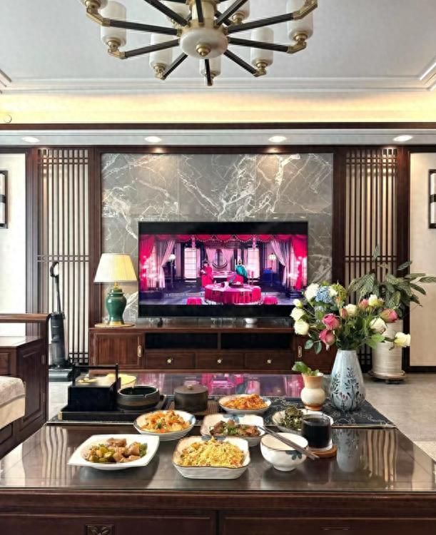 河北女子224㎡顶层复式打造窗明几净新中式雅居