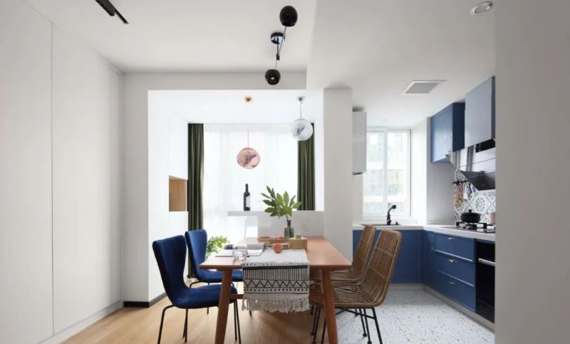 128㎡现代北欧三居,白底深色点缀,演绎轻奢文艺范 128㎡现代北欧风三居室:白为底、深色点睛,轻奢文艺感拉满 - 家居知识