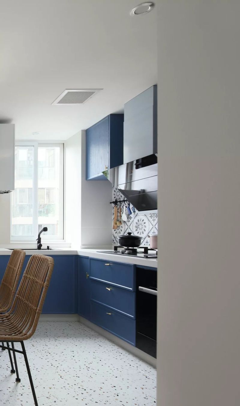 128㎡现代北欧三居,白底深色点缀,演绎轻奢文艺范 128㎡现代北欧风三居室:白为底、深色点睛,轻奢文艺感拉满 - 家居知识