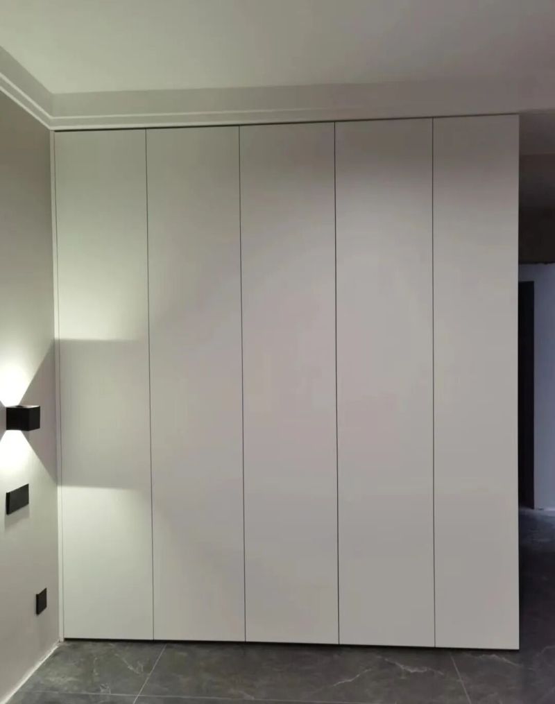 定制衣柜颜值差距大揭秘,4种全落地实况对比解析 都是定制衣柜,为啥美丑差别这么大?4种全落地实况分析 - 家居知识