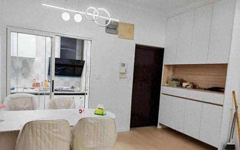 极简装修，不吊顶不做电视墙，省钱又高级