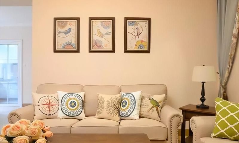 89平美式小宅,实用温馨设计,窗帘装法成亮点! 89平美式情怀小居:实用又温馨,窗帘装法独树一帜! - 家居知识