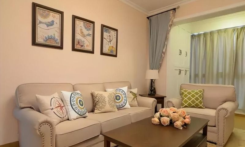 89平美式小宅,实用温馨设计,窗帘装法成亮点! 89平美式情怀小居:实用又温馨,窗帘装法独树一帜! - 家居知识