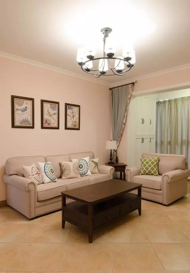 89平美式小宅,实用温馨设计,窗帘装法成亮点! 89平美式情怀小居:实用又温馨,窗帘装法独树一帜! - 家居知识