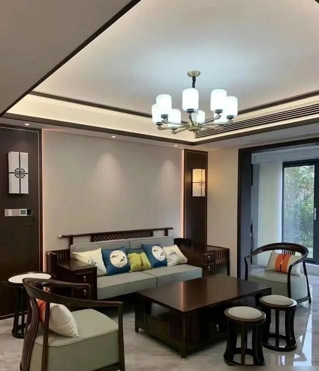 青岛退休夫妇打造高级新中式家居,岁月沉淀下的优雅格调 青岛一对退休夫妇的新家,那叫一个高级,日久弥新的新中式风格 - 家居知识