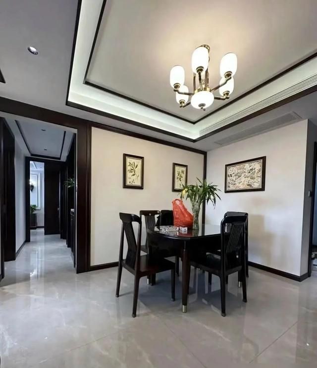 青岛退休夫妇打造高级新中式家居,岁月沉淀下的优雅格调 青岛一对退休夫妇的新家,那叫一个高级,日久弥新的新中式风格 - 家居知识