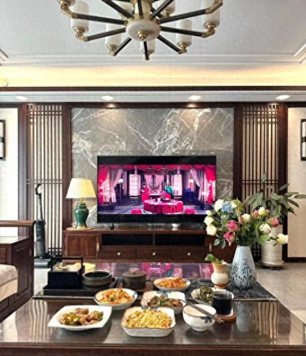 河北女子224㎡顶层复式打造窗明几净新中式雅居