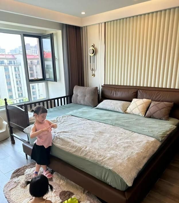 河北一女子顶层224㎡的复式，坚持“新中式”装修风格，窗明几净 - 家居知识