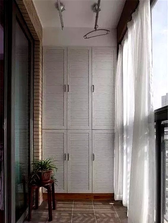 姥姥家阳台装了柜子，原来这么实用？省空间还漂亮，太有先见之明 - 家居知识