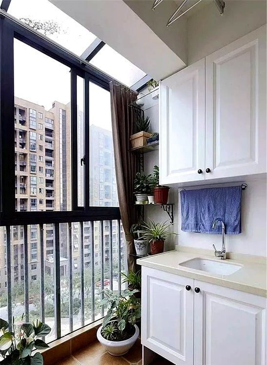 姥姥家阳台装了柜子，原来这么实用？省空间还漂亮，太有先见之明 - 家居知识