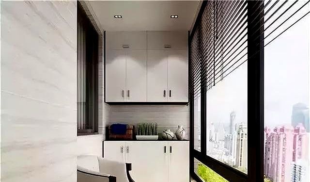 姥姥家阳台装了柜子，原来这么实用？省空间还漂亮，太有先见之明 - 家居知识