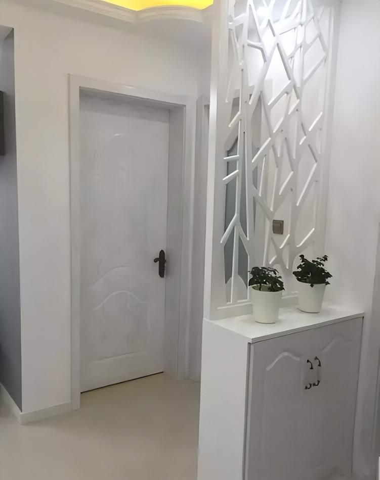 88平套房惊艳变身：创意入户鞋柜设计，美观又实用！ - 家居知识