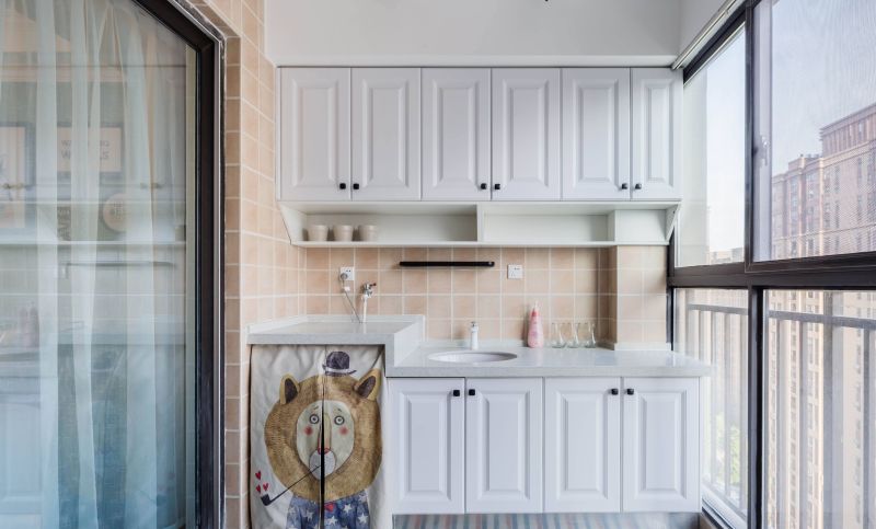 阳台柜虽贵又占地,为何仍受追捧?揭秘背后真实原因 定制阳台柜,要花几千元,还占地方,但为什么很多人做?听听实话 - 家居知识