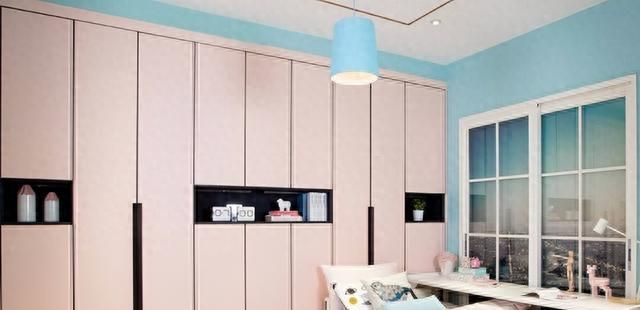 定制衣柜VS木工做衣柜,老师傅经验分享帮你做决定 定制衣柜和木工做衣柜哪个好?看看老师傅怎么说,再做决定也不迟 - 家居知识