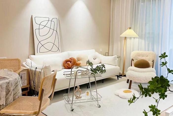 5步打造秋季爆款奶油风小屋,轻松get温馨治愈家 近年来,奶油小屋已成为家装界的流行趋势,这种温暖治愈的色调特别适合营造秋日氛围。只需5个简单步骤,你也能轻松打造属于自己的奶油风家居空间。