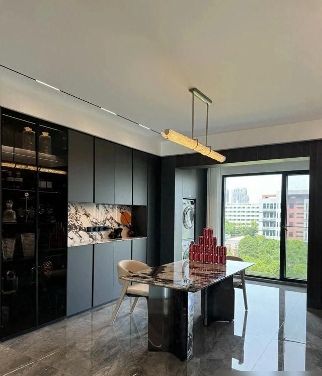 南京美女230㎡意式大平层曝光,梦幻装修让人流连忘返 南京美女晒出230平米意式大平层,一进去不想出来,装修太漂亮 - 家居知识