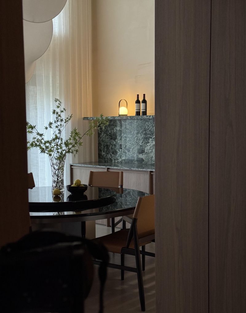 🌿设计师视角｜挑空别墅的材质美学，在侘寂与现代间找平衡 - 家居知识