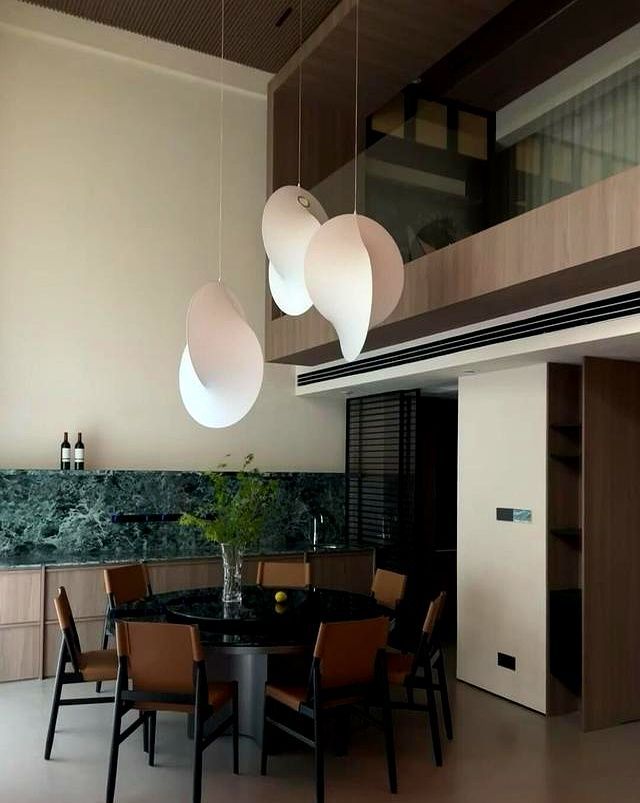 🌿设计师视角｜挑空别墅的材质美学，在侘寂与现代间找平衡 - 家居知识