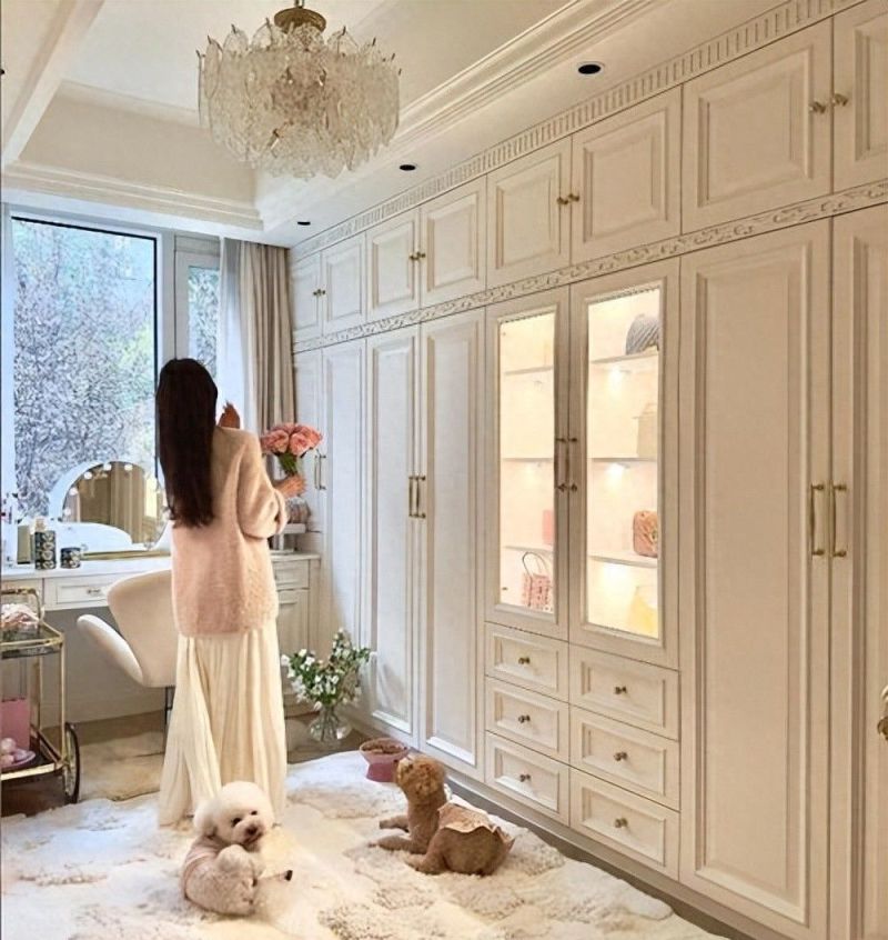 卧室不装衣柜成新趋势？朋友家的衣帽区设计实用又高级