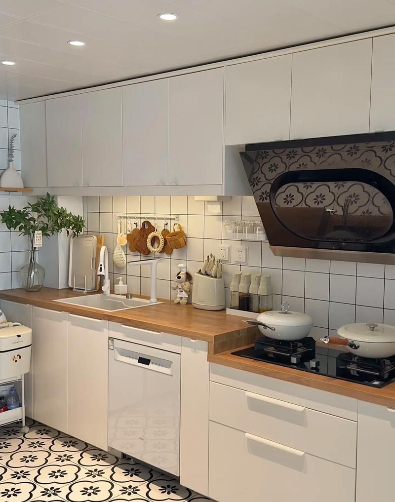 等我买房 打死不装电视柜榻榻米！学他家阳台打满柜子，实用到哭！ - 家居知识