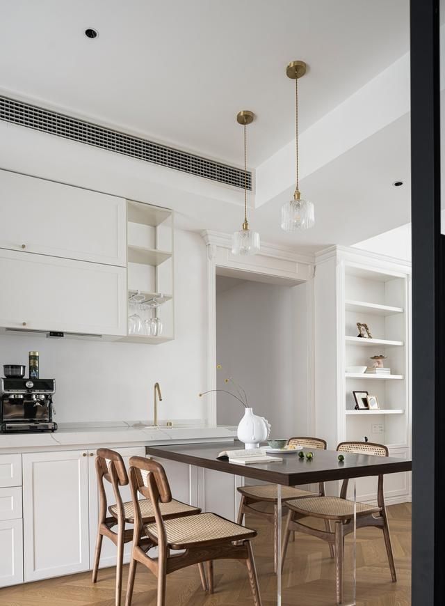 这对夫妻有远见，把家装成现代美式，轻硬装重软装，室内简洁高级 - 家居知识