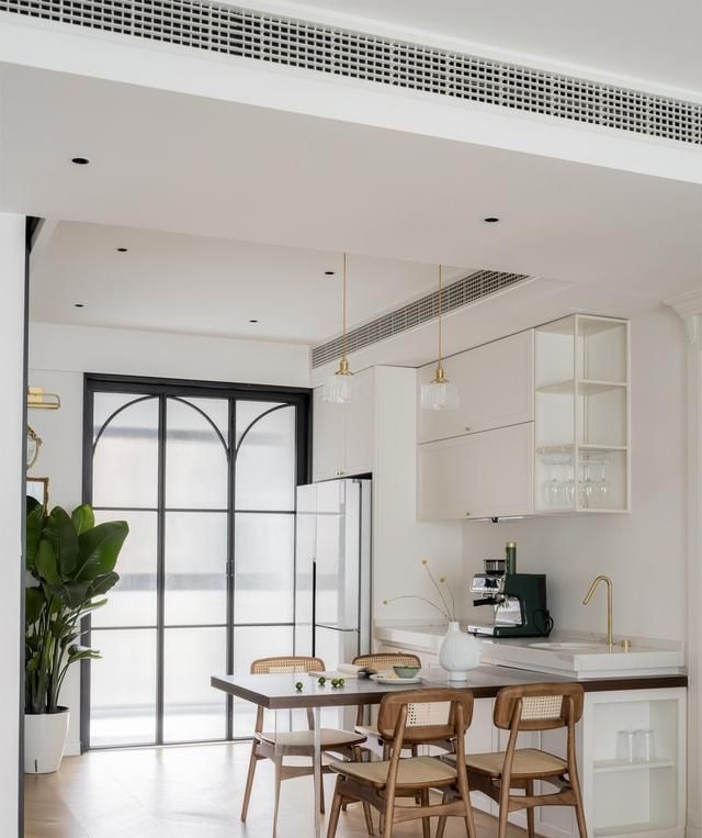 这对夫妻有远见，把家装成现代美式，轻硬装重软装，室内简洁高级 - 家居知识