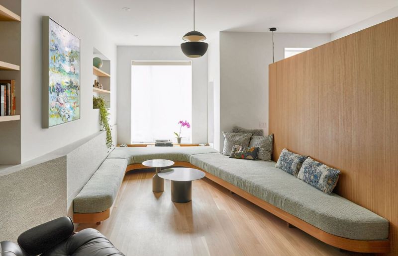 第一次见柜子这样做！环绕客厅一周，沙发和电视柜都省了 - 家居知识