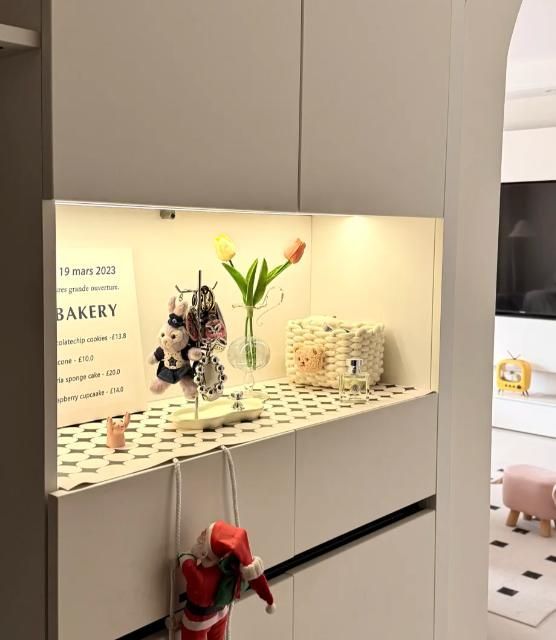 上海发现一户人家的鞋柜，做法太实用了，网友：堪称收纳狂魔！ - 家居知识