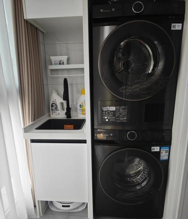 媳妇坚持在阳台做“洗衣柜”，被全家说浪费，如今我妈逢人就夸 - 家居知识