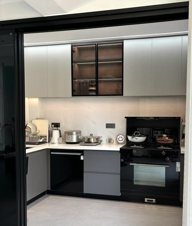 广东一姑娘，不顾反对坚持极简风，完工后反而好看又实用，晒晒 - 家居知识