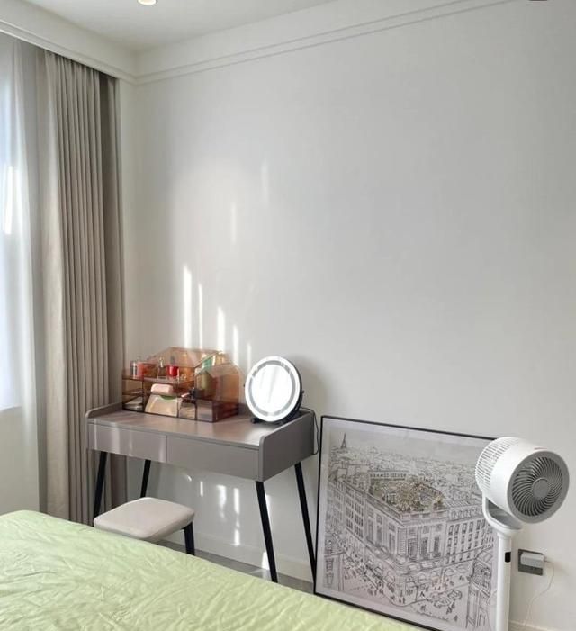 北京一户人家火了，坚持极简装修，全屋大白墙+无主灯，太实用了 - 家居知识