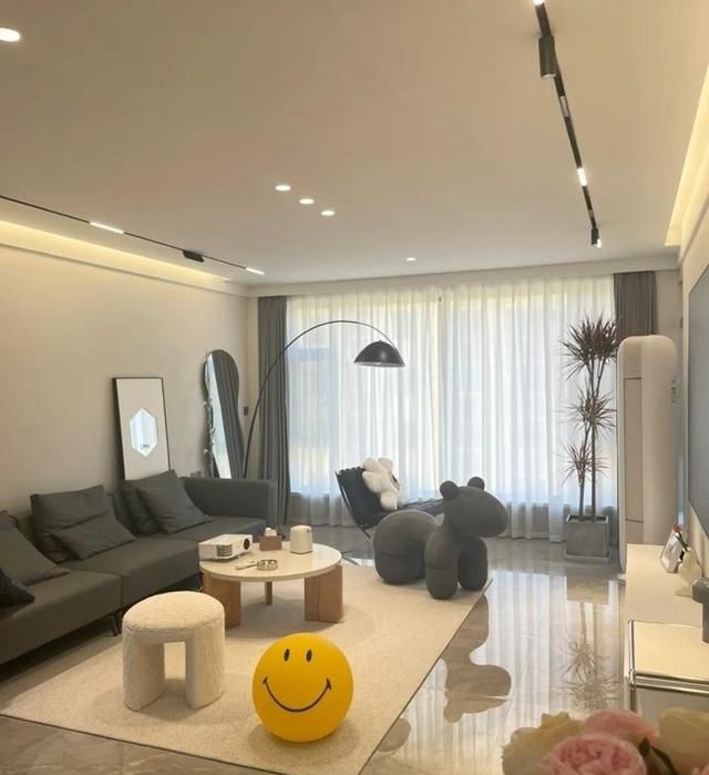 北京一户人家火了，坚持极简装修，全屋大白墙+无主灯，太实用了 - 家居知识